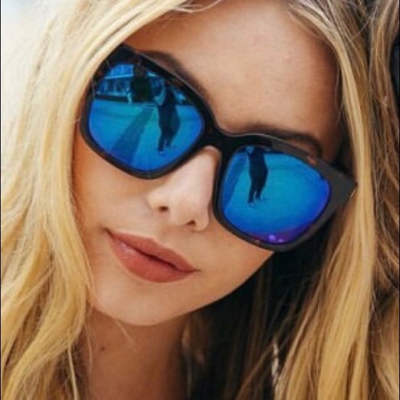 Diff Eyewear Sunglasses with case! - Picture 2 of 5